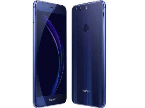 Huawei Honor 8 (₹17,599): इसमें 12MP+12MP का डुअल रियर कैमरा और 8 मेगापिक्सल का फ्रंट फेसिंग कैमरा दिया गया है. 5.2 इंच फुल एचडी डिस्प्ले, किरिन 950 प्रोसेसर, 4 जीबी रैम , 3,000mAh की बैटरी दी गई है.