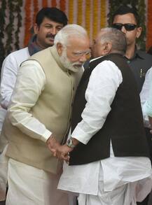 Year Ender 2017: देखिए इस साल की वायरल तस्वीरें, जिन्होंने बटोरी खूब सुर्खियां