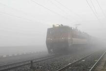 यूपी: घने कोहरे से आम जनजीवन प्रभावित, सड़क-रेल-वायु यातायात प्रभावित