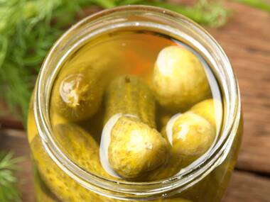 पोलैंड -  आजार के अचार का पानी पीया जाता है. 