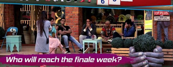 रिएलिटी शो 'बिग बॉस' सीजन 11 में हंगामों का दौर लगातार जारी है. इस हफ्ते की नॉमिनेशन प्रक्रिया में शो का सबसे बड़ा ट्विस्ट देखने को मिला.