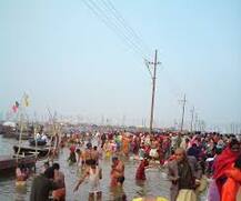 संगम पर शुरू हुआ आस्था का सबसे बड़ा मेला, आबाद हुआ तंबुओं का शहर 