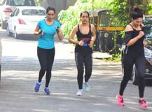 छुट्टियों से वापिस आकर फिट होने में जुटी श्रद्धा कपूर, सड़कों पर दौड़ती दिखीं