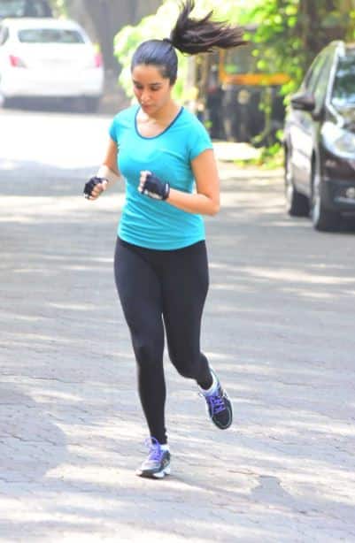 बहरहाल, हम उम्मी‍द करते हैं फिटनेस पर ध्यान देते हुए श्रद्धा कपूर जल्द ही काम पर भी लौट आएंगी. फोटोः मानव मंग्लानी 