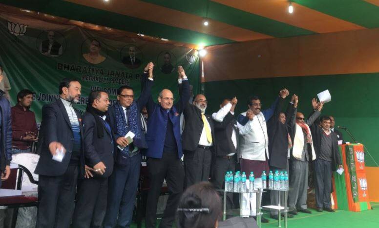 मेघालय में एक कांग्रेसी समेत 4 विधायकों ने थामा बीजेपी का दामन Meghalaya: Four MLAs, including one from Congress, joined BJP मेघालय में एक कांग्रेसी समेत 4 विधायकों ने थामा बीजेपी का दामन