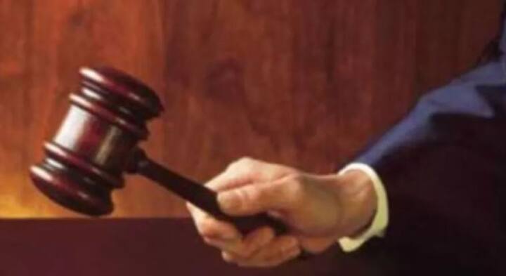 देश में तीन प्रकार के कंज्युमर फोरम हैं. डिस्ट्रिक्ट कंज्युमर फोरम, स्टेट कंज्युमर फोरम और नेशनल कंज्युमर फोरम. कंस्यूमर फोरम में दुकानदार, मैन्युफैक्चर्स, डीलर या फिर सर्विस प्रवाइडर के खिलाफ शिकायत की जा सकती है. 