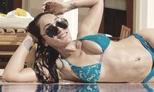 न्यू ईयर सेलिब्रेशन की तस्वीरों में बेहद BOLD नज़र आईं सोफिया हयात