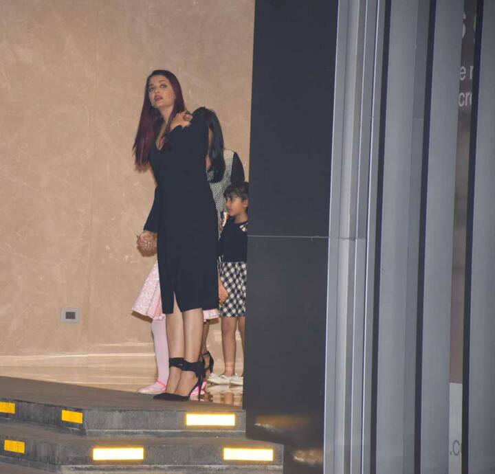 इस खास मौके पर ब्लैक ड्रेस और हाई हील्स में ऐश्वर्या राय बहुत ही खूबसूरत लग रही थीं. (Photo: Manav Mangalani)