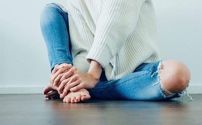 Leg cramps: Causes and treatment कहीं इस वजह से तो पैरों में ऐंठन नहीं!
