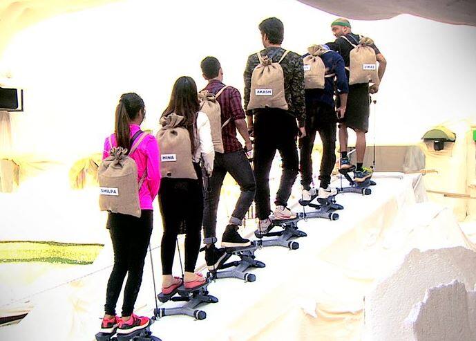 टास्क के दौरान ऐसे मौके भी आए जब घरवालों की पुरानी दोस्ती दुश्मनी में बदलती हुई नज़र आई. 'बीबी माउंटेन' टास्क से साफ हो गया है कि फिनाले तक घर में जबरदस्त हंगामे होने वाले हैं. बिग बॉस की सभी ताजा अपडेट्स पाने के लिए आप बने रहिए हमारे साथ.