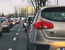 Traffic Rules: ਬੇਫਿਕਰ ਹੋ ਕੇ  ਹਾਈ ਬੀਮ ਹੈੱਡਲਾਈਟਾਂ ਉੱਤੇ ਤੁਸੀਂ ਵੀ ਚਲਾਉਂਦੇ ਹੋ ਗੱਡੀ ? ਜਾਣੋ ਕਿੰਨਾ ਹੈ ਚਲਾਨ