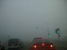 घने कोहरे में कर रहे हैं ड्राइविंग तो ये टिप्स आपके लिए हैं