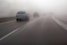 नोएडा: कोहरे की वजह से बड़ा हादसा, 4 गाड़ियों के आपस में टकराने से 16 लोग घायल