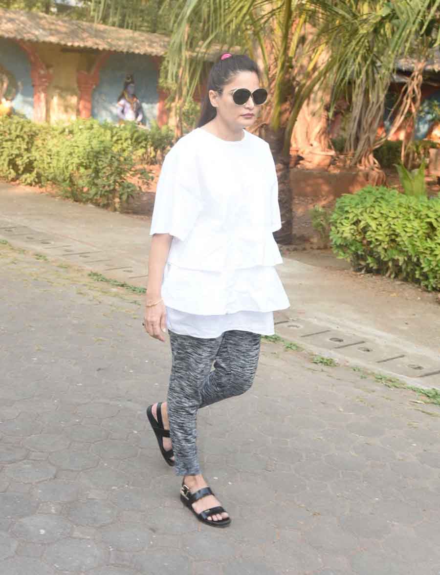 सलमान खान की बहन अलविरा भी यहां पहुंचीं.