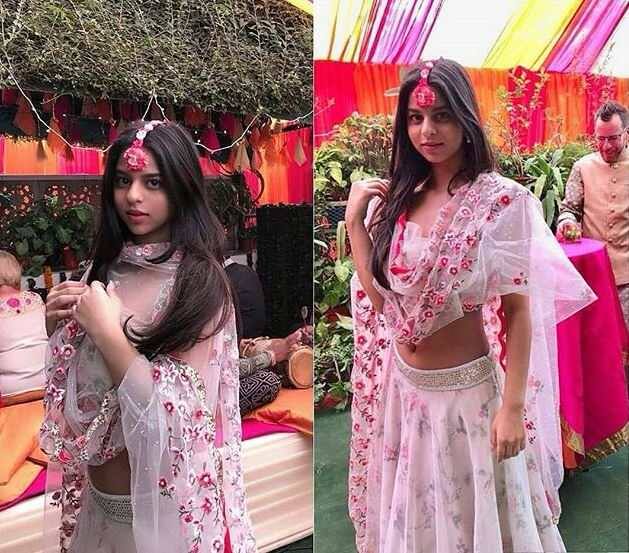 शादी के फंक्शन्स के दौरान सुहाना तीन अलग-अलग लुक में नजर आईं. उनके ग्रीन लहंगे वाली तस्वीरें भी वायरल हुई थीं. 