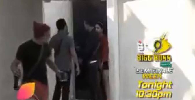 वैसे टास्क के दौरान आकाश और पुनीश की दोस्ती में भी दरार पड़ गई. पुनीश ने आकाश को कहा, ''तू इसी लायक है, तू कभी किसी का दोस्त नहीं बन सकता.''