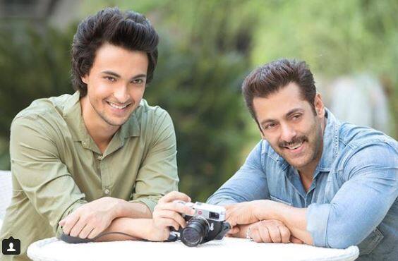 सलमान खान की बहन अर्पिता खान शर्मा के पति आयुष शर्मा भी इस साल बड़े पर्दे पर धमाल मचाते नजर आने वाले हैं. आयुष ने इससे पहले कुछ फिल्मों में बतौर असिस्टेंट डायरेक्टर काम किया है, लेकिन एक्टर के तौर पर इस साल रिलीज होने वाली 'लवरात्री' उनकी बॉलीवुड डेब्यू फिल्म है.