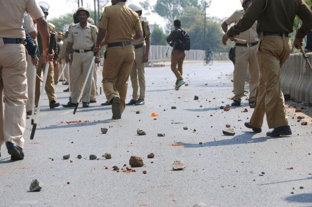 Bhima-Koregaon caste clash spreads across Maharashtra, nobody arrested पुणे हिंसा: महाराष्ट्र में ‘बंद’ खत्म, अभी भी गिरफ्त से बाहर हैं हिंसा के आरोपी