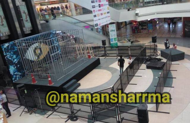  सोशल मीडिया पर उस मॉल की तस्वीरें सामने आने लगी हैं, जहां इन चारों कंटेस्टेंट्स को भेजा जाएगा. मीडिया रिपोर्ट्स में दावा किया जा रहा है ये तस्वीरें मुंबई के वाशी इनॉरबिट मॉल की हैं. (Picture Credit-twitter,com/@Namansharrma)