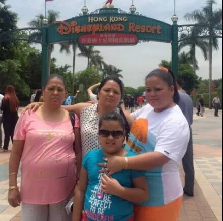 यहां आप देख सकते हैं भारती अपनी मां (उल्टी तरफ), बहन (बीच में) और भांजी के साथ नज़र आ रही हैं.