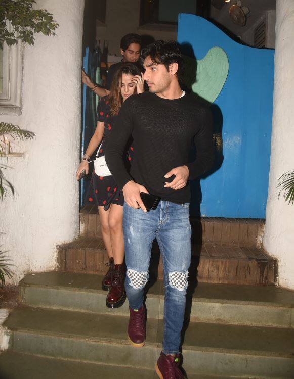 सारा के साथ इस बार पार्टी में सुनील शेट्टी के बेटे आहान शेट्टी भी स्पॉट किए गए. उम्मीद की जा रही है कि आहान भी जल्द बॉलीवुड में कदम रख सकते हैं. (तस्वीर: मानव मंगलानी)
