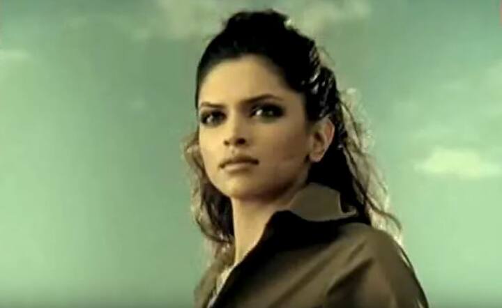 साल 2006 में ही दीपिका एल्बम ‘तेरा सुरूर’ के एक गाने ‘नाम है तेरा’ में हिमेश रेशमिया के साथ नजर आईं. इस गाने ने दीपिका को काफी हद तक पहचान दिला दी थी, लेकिन दीपिका को अपना पहला ब्रेक थ्रू मिलना अभी बाकी था, जोकि साल 2007 में मिला.