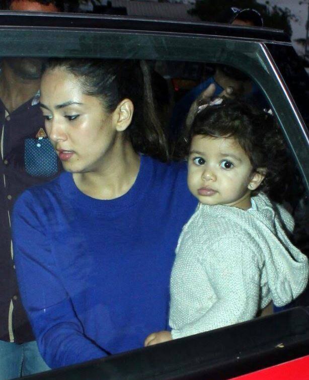 शाहिद कपूर और मीरा सोशल मीडिया पर अक्सर बेटी मीशा के साथ तस्वीरें पोस्ट कर फैंस के चेहरे पर मुस्कराहट लाते रहते हैं. (तस्वीर: मानव मंगलानी)