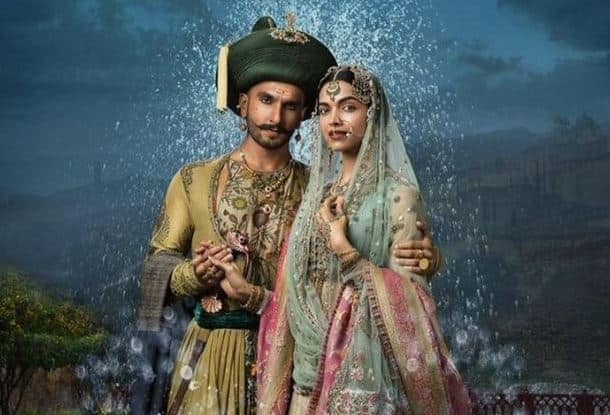 साल 2015 में दीपिका ने एक बार फिर से रणवीर सिंह के साथ सुपरहिट फिल्म 'बाजीराव-मस्तानी' दी. इस फिल्म में दीपिका के साथ प्रियंका चोपड़ा भी थी. इस फिल्म से दीपिका को इतनी लोकप्रियता मिली की फैंस में वो अब भी 'मस्तानी' के नाम से फेमस हैं. फिल्म की बॉक्स ऑफिस कमाई की बात करें तो ये 180 करोड़ रुपए थी.