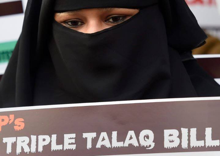 संसद के शीतकालीन सत्र का आज आखिरी दिन, राज्यसभा में फंसा ‘तीन तलाक’ बिल Last day of parliaments winter session, Rajya Sabha standoff over triple talaq Bill संसद के शीतकालीन सत्र का आज आखिरी दिन, राज्यसभा में फंसा ‘तीन तलाक’ बिल