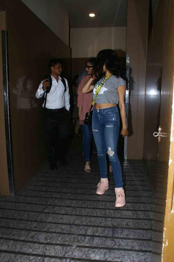 जाह्न्वी के बॉलीवुड डेब्यू को लेकर श्रीदेवी काफी सीरियस हैं. कई मीडिया रिपोर्ट्स के अनुसार बताया गया है कि वो बेटी को इसके लिए काफी समय से प्रीपेयर कर रही थीं.