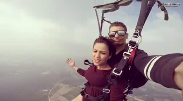 28 साल की अदा खान इससे पहले स्काई डाइविंग का मजा लेते हुए अपनी तस्वीरें सोशल मीडिया पर शेयर की थी.    