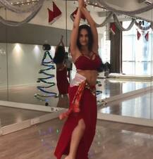 गुलाबी ठंड में लाल ड्रेस पहन बैले डांस करती नज़र आईं नोरा फतेही