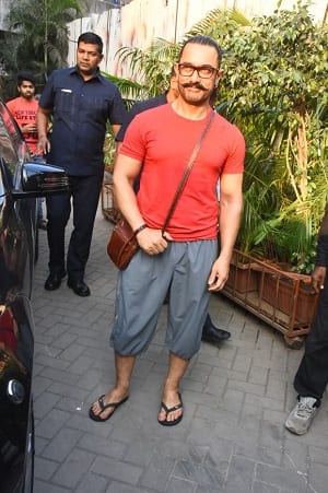आमिर के लुक के साथ-साथ कुछ दिनों पहले सोशल मीडिया पर इस फिल्म के सेट से कुछ तस्वीरें लीक हो गई थीं जो काफी वायरल भी हुई थीं. (तस्वीर: मानव मंगलानी)