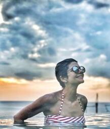 इंस्टाग्राम पर मंदिरा ने दिखाया अपनी बिकिनी बॉडी का जलवा, तस्वीरें हुईं वायरल 