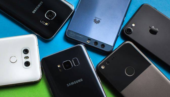 पिछला साल स्मार्टफोन्स के लिए खासा चर्चित रहा. जहां कई स्मार्टफोन बनाने वाली कंपनियों ने किफायती स्मार्टफोन के जरिए उप्भोक्ताओं का दिल जीतने की कोशिश की तो कई कंपनियां इसमें नाकाम रहीं.