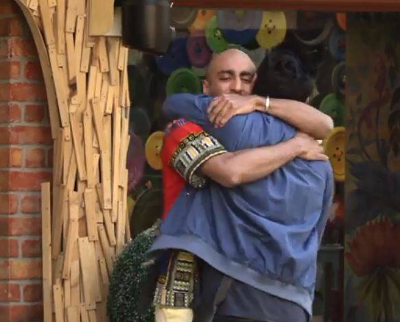  बता दें कि इस हफ्ते की नॉमिनेशन प्रक्रिया से पहले बिग बॉस ने घरवालों से सभी कंटेस्टेंट्स की परफॉर्मेंस के आधार पर रैंकिंग देने को कहा था. रैंकिंग देते हुए आकाश ददलानी को नंबर 1 रखा गया, जबकि पुनीश शर्मा को नंबर दो.