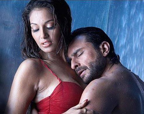 साल 2008 में आई एक्शन फिल्म 'रेस' की शूटिंग के दौरान बिपाशा और सैफ अली खान की करीबियों से फिल्मी गलियारा गुलजार नजर आने लगा था. लेकिन उन दिनों सैफ अली खान करीना कपूर के साथ रिलेशन में थे और बिपाशा जॉन के साथ लिव इन में थीं.