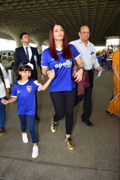 ये पहली बार नहीं है जब ऐश्वर्या और आराध्या एक जैसी ड्रेस में नजर आई हैं. इससे पहले भी कई बार मां बेटी की ये जोड़ी एक जैसी ड्रेस में नजर आ चुकी हैं. (तस्वीर: मानव मंगलानी)