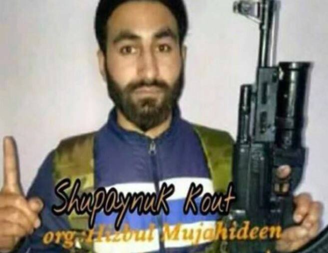 आतंकी बनने की खबर के बाद AMU ने छात्र मन्नान वानी को निकाला , हॉस्टल में हुई छापेमारी aligarh Muslim university student join terror group hizbul mujahideen आतंकी बनने की खबर के बाद AMU ने छात्र मन्नान वानी को निकाला , हॉस्टल में हुई छापेमारी