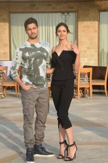 अय्यारी के प्रमोशन में कुछ इस कदर लगे रकुल प्रीत और सिद्धार्थ