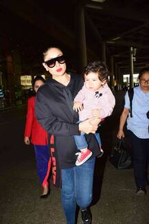 Adorable मम्मी करीना के साथ कैमरे में कैद हुए Adorable तैमूर