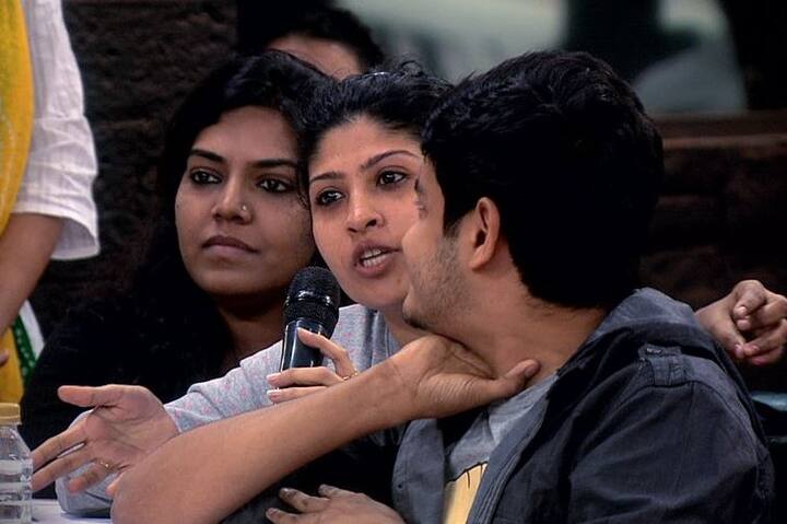 बता दें कि फिनाले वीक में शिल्पा शिंदे, हिना खान और विकास गुप्ता के बीच विजेता बनने के लिए कड़ा मुकाबला होने वाला है.