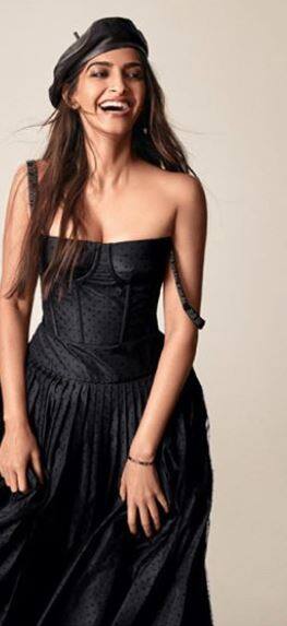 सोनम की सभी तस्वीरें इंस्टाग्राम से ली गई हैं. 