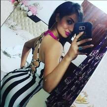 BOLD तस्वीरें पोस्ट कर सोशल मीडिया पर छाई हुई हैं एक्ट्रेस पूजा बैनर्जी, देखें