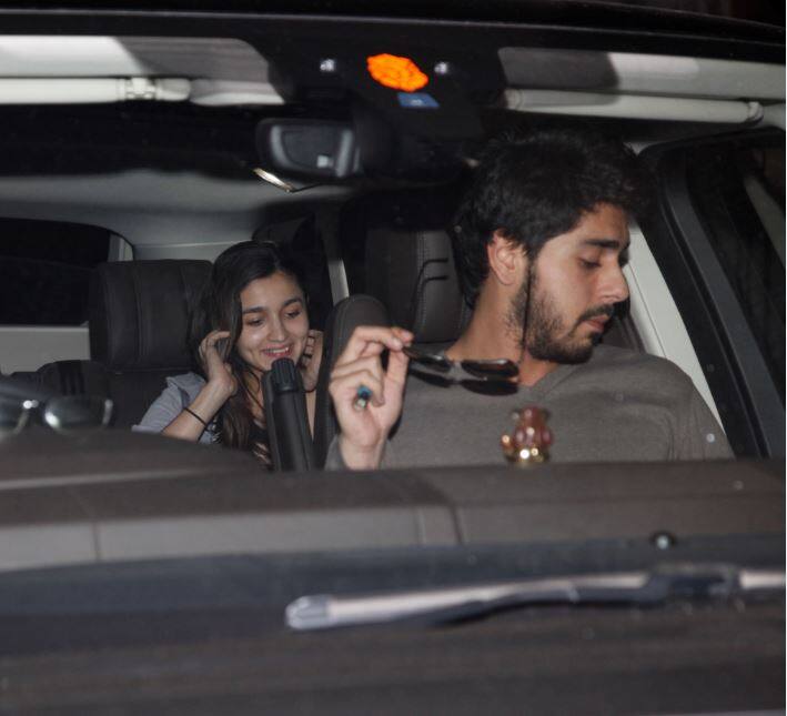 आपको बता दें कि 24 साल की आलिया ने बेहद कम समय में आधा दर्जन बेहद सफ़ल फिल्मों में काम किया है.