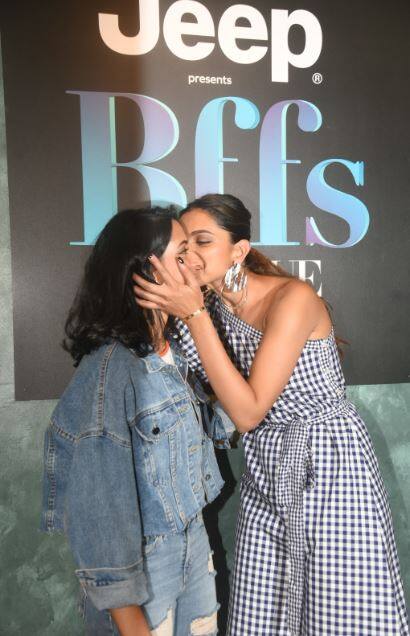 दोनों बहनें Vogue BFFs के एक इवेंट में पहुंचीं जहां से उनकी ये प्यार भरी तस्वीरें आईं.