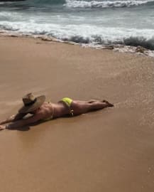 फैमिली हॉलीडे में बच्चों के साथ बीच साइड जमकर मस्ती करती दिखीं ब्रिटनी