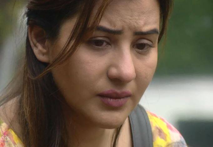  शिल्पा ने आगे कहा, ''मैं कैमरा के लिए टास्क में कुछ भी फालतू नहीं कर सकती. मुझे किसी को ये मालूम ही नहीं चलने देना चाहिए था कि मैं स्ट्रांग हूं.''