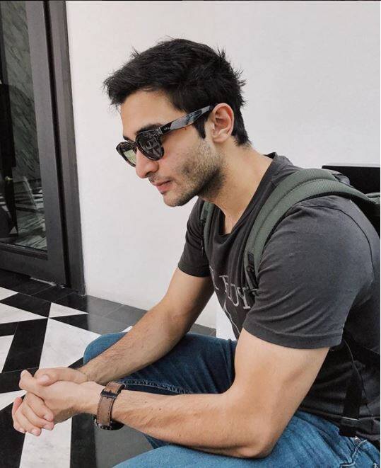 अब ये देखना दिलचस्प होगा की विनोद मेहरा की छवी और सैफ अली खान के साथ बॉलीवुड डेब्यू करने पर रोहन अपने करियर को किस मुकाम पर ले जा पाते हैं. इस फिल्म में सैफ के साथ चित्रांगदा सिंह, राधिका आप्टे और रोहन मेहरा हैं. (तस्वीर: rohanmehra)