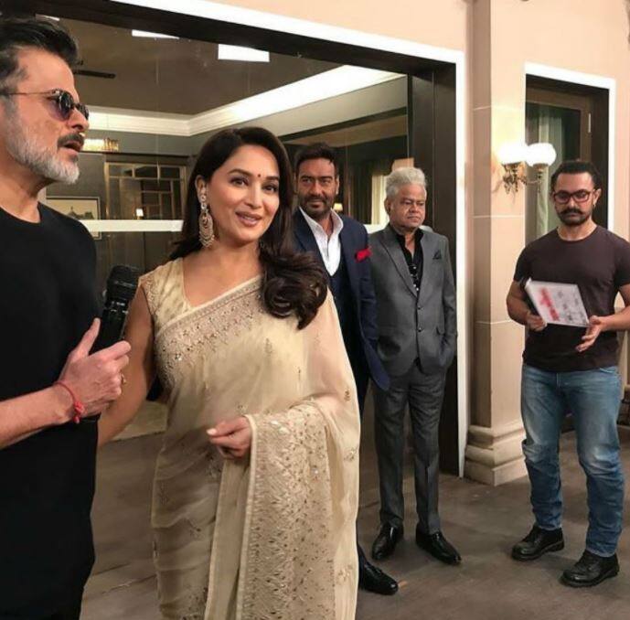 मुंबई में शूटिंग की शुरूआत हुई और पहले दिन का मुहूर्त क्लैप शॉट आमिर खान ने दिया. हालांकि वह इस फिल्म में नहीं, लेकिन उनकी मौजूदगी से लोगों में काफी उत्साह देखने को मिला.